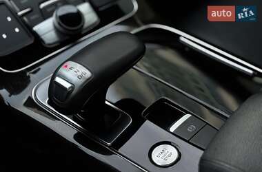 Седан Audi A8 2015 в 
