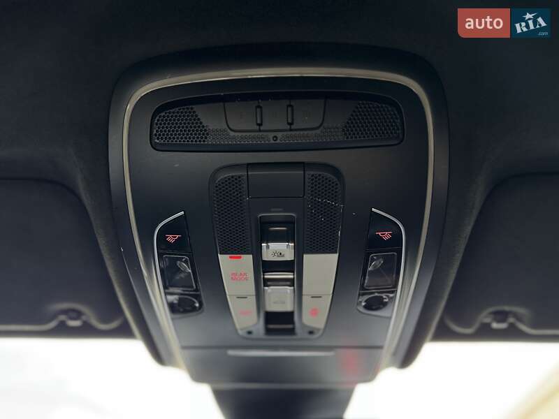 Седан Audi A8 2015 в Дніпрі