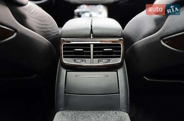 Седан Audi A8 2015 в 