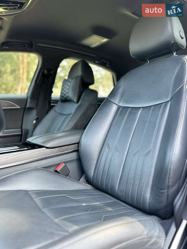Седан Audi A8 2021 в Киеве