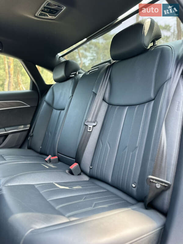 Седан Audi A8 2021 в Киеве