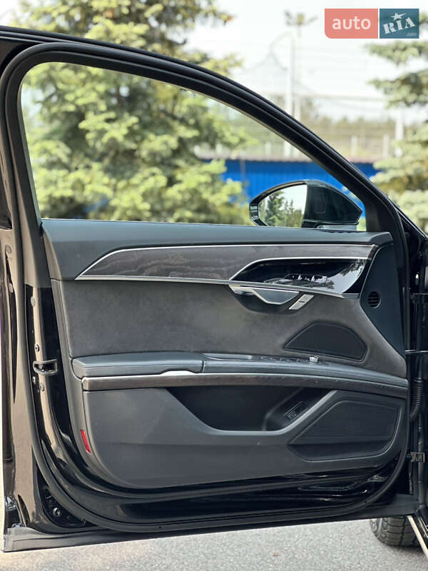 Седан Audi A8 2021 в Киеве