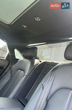 Седан Audi A8 2015 в 