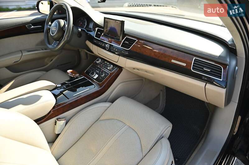 Седан Audi A8 2010 в Рівному