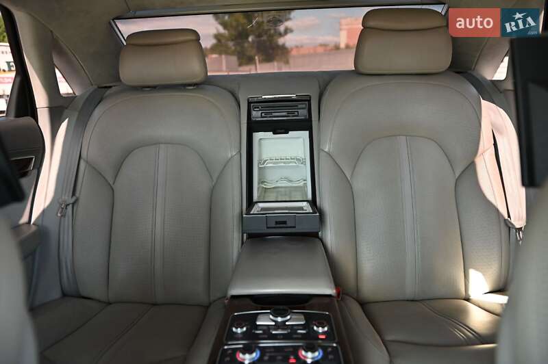 Седан Audi A8 2010 в Рівному