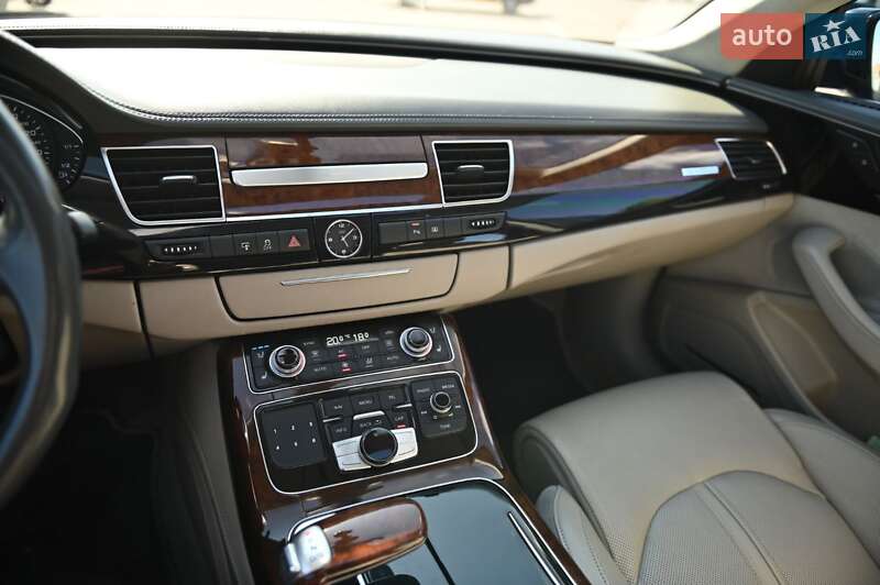 Седан Audi A8 2010 в Рівному