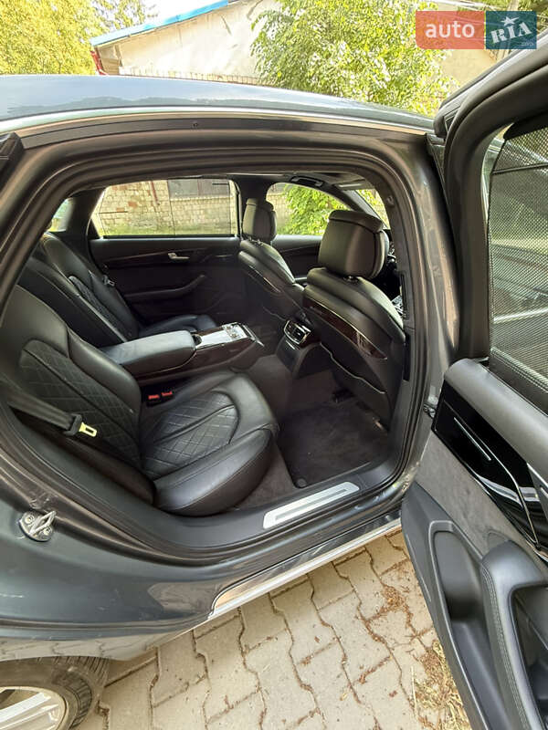 Седан Audi A8 2014 в Чернівцях