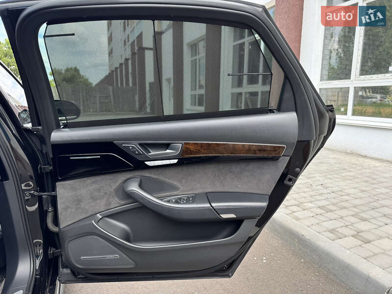 Седан Audi A8 2017 в Киеве