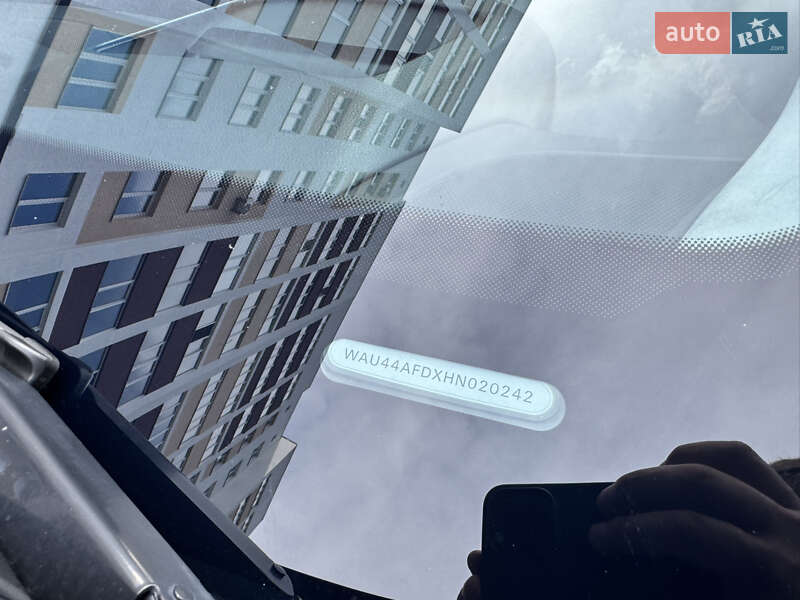 Седан Audi A8 2017 в Киеве