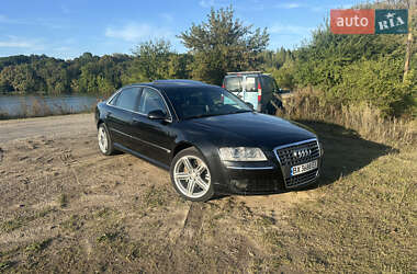 Седан Audi A8 2004 в Баре