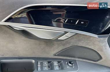 Седан Audi A8 2021 в 