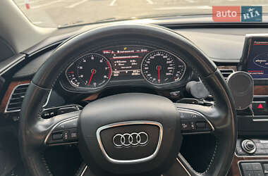 Седан Audi A8 2012 в 