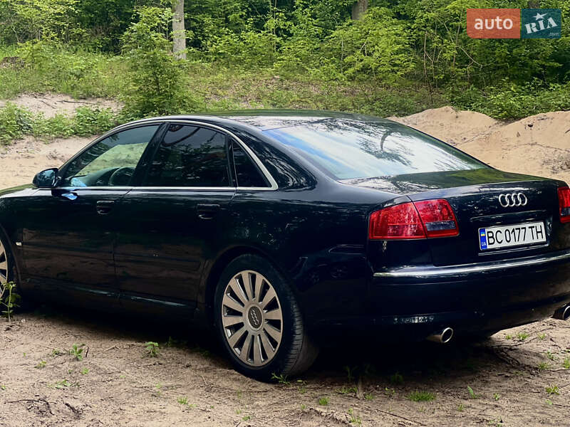 Седан Audi A8 2003 в Золочеве