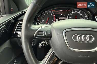 Седан Audi A8 2017 в 