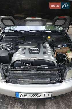 Седан Audi A8 2001 в 