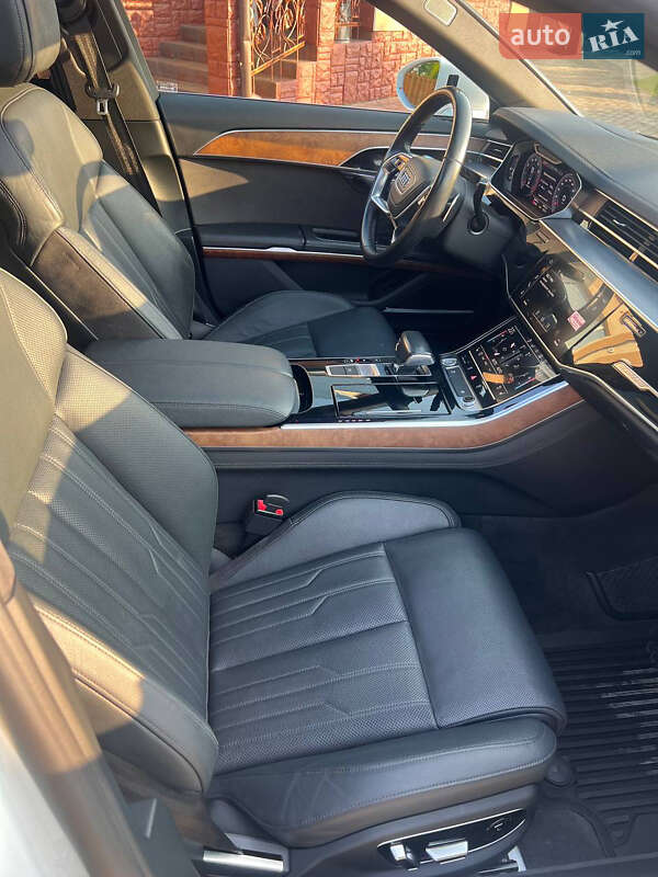 Седан Audi A8 2018 в Львове