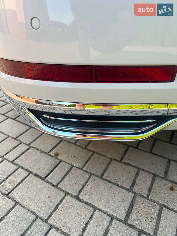 Седан Audi A8 2018 в Львове