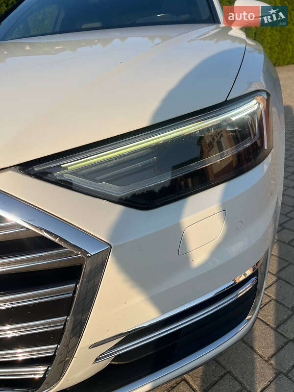 Седан Audi A8 2018 в Львове