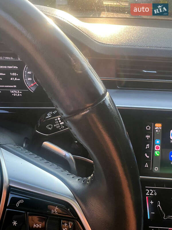 Седан Audi A8 2018 в Львове