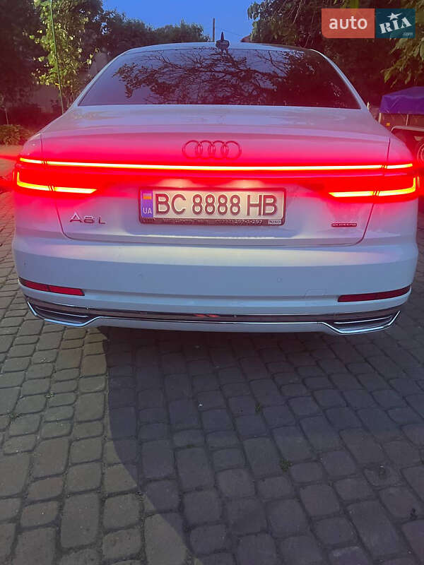 Седан Audi A8 2018 в Львове