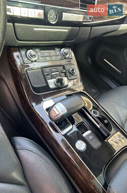 Седан Audi A8 2012 в 