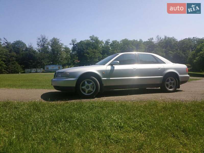 Седан Audi A8 1997 в 