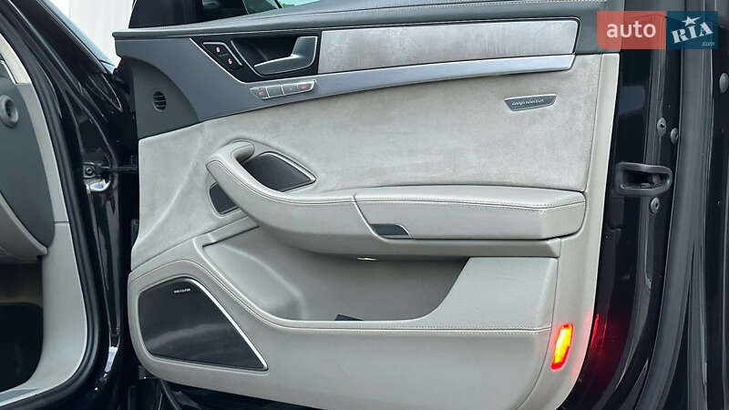 Седан Audi A8 2013 в Запорожье