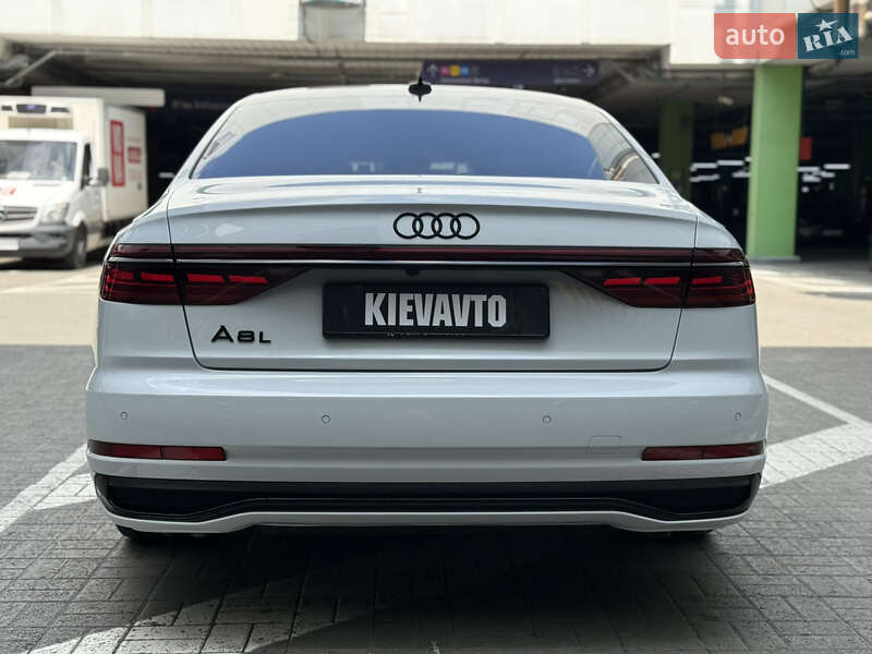 Седан Audi A8 2022 в Києві