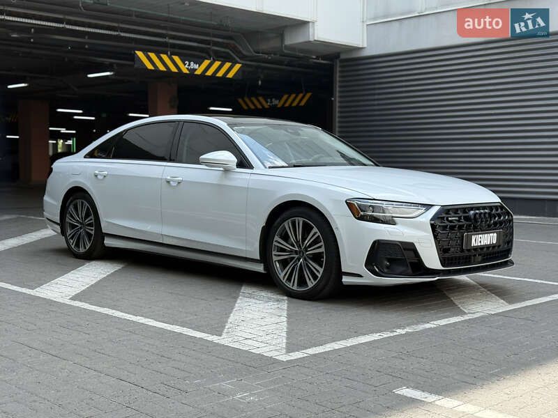 Седан Audi A8 2022 в Києві