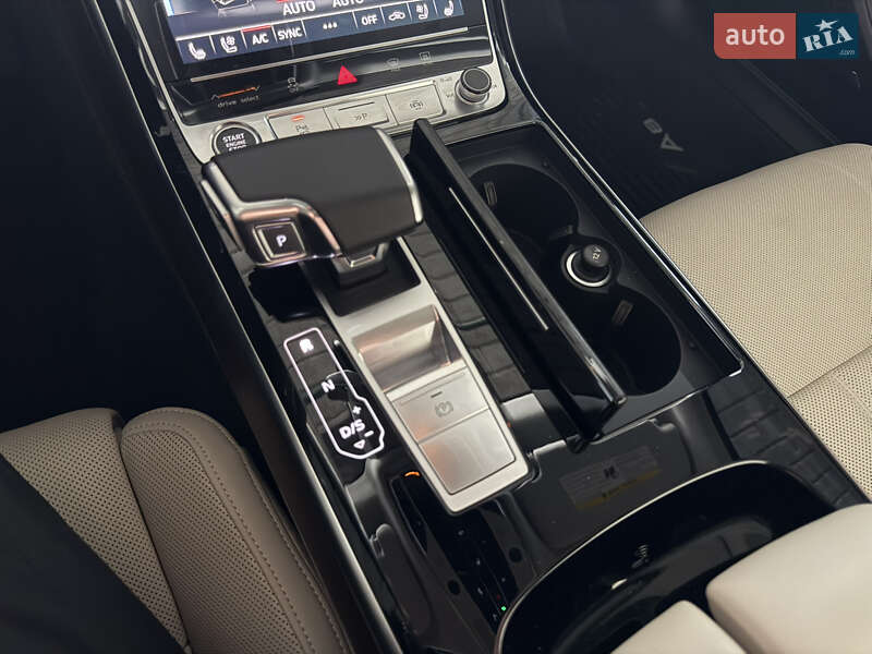 Седан Audi A8 2022 в Києві