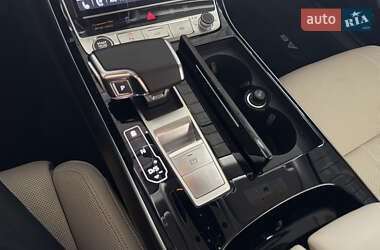Седан Audi A8 2022 в 