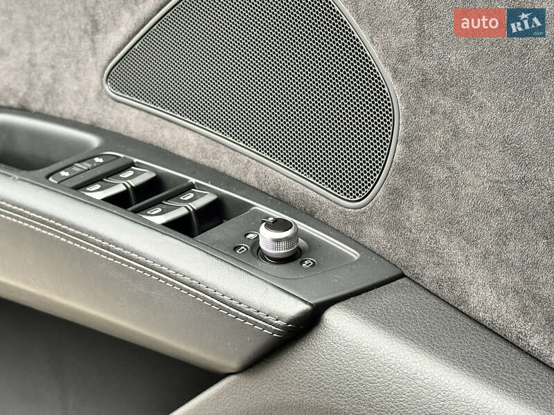 Седан Audi A8 2013 в Киеве