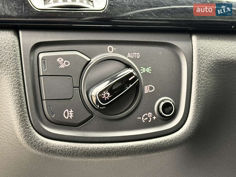 Седан Audi A8 2013 в Киеве