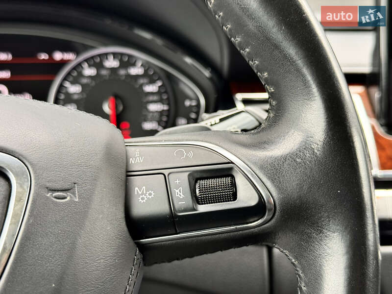 Седан Audi A8 2013 в Киеве