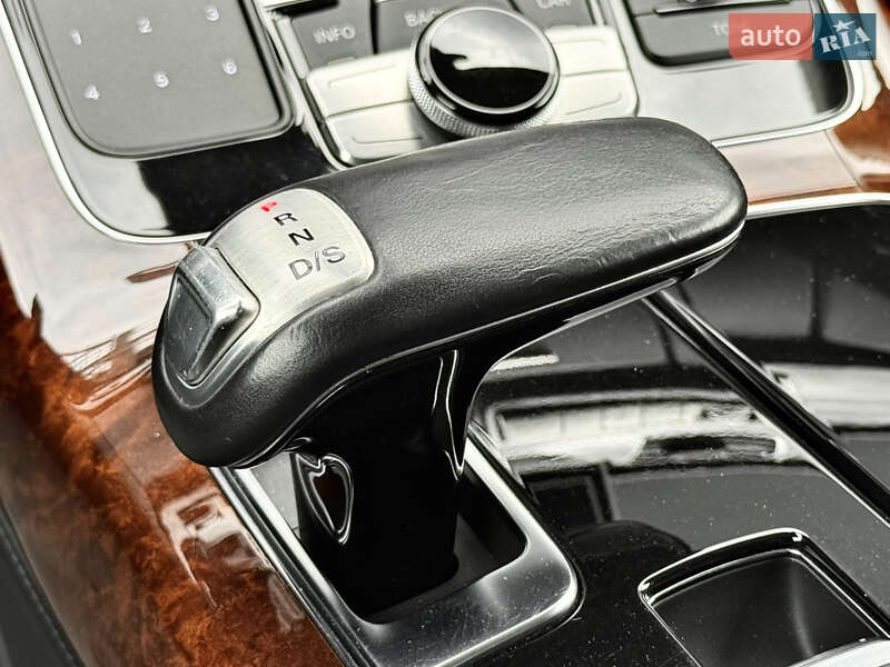 Седан Audi A8 2013 в Киеве