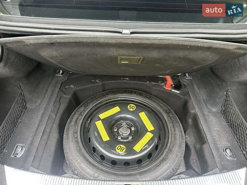 Седан Audi A8 2012 в Василькове