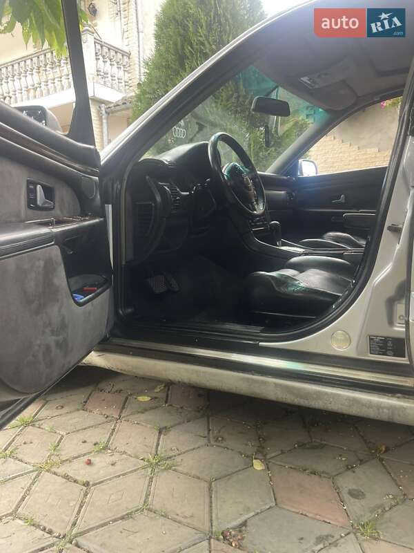 Седан Audi A8 1997 в Чернівцях