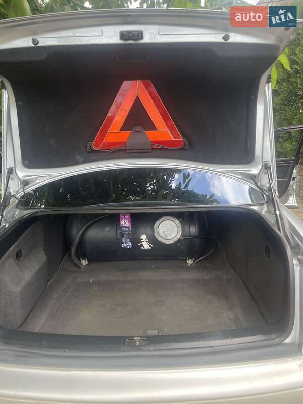 Седан Audi A8 1997 в Чернівцях