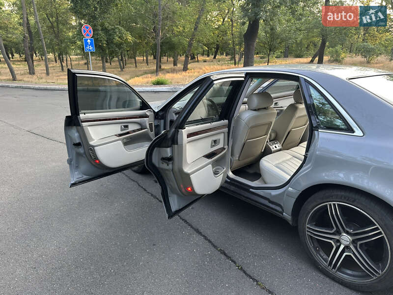 Седан Audi A8 1995 в Одесі