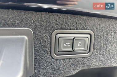 Седан Audi A8 2021 в 
