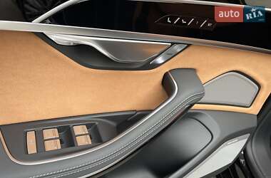 Седан Audi A8 2022 в 