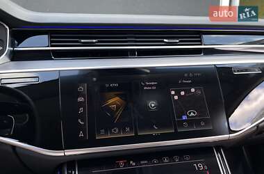 Седан Audi A8 2022 в 