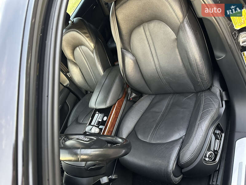 Седан Audi A8 2012 в Камне-Каширском
