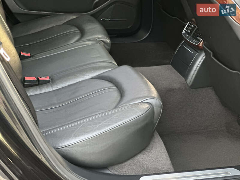 Седан Audi A8 2012 в Камне-Каширском