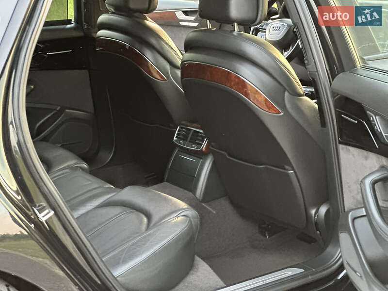Седан Audi A8 2012 в Камне-Каширском
