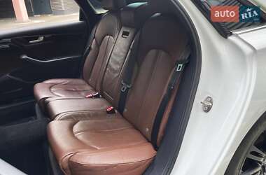 Седан Audi A8 2015 в 
