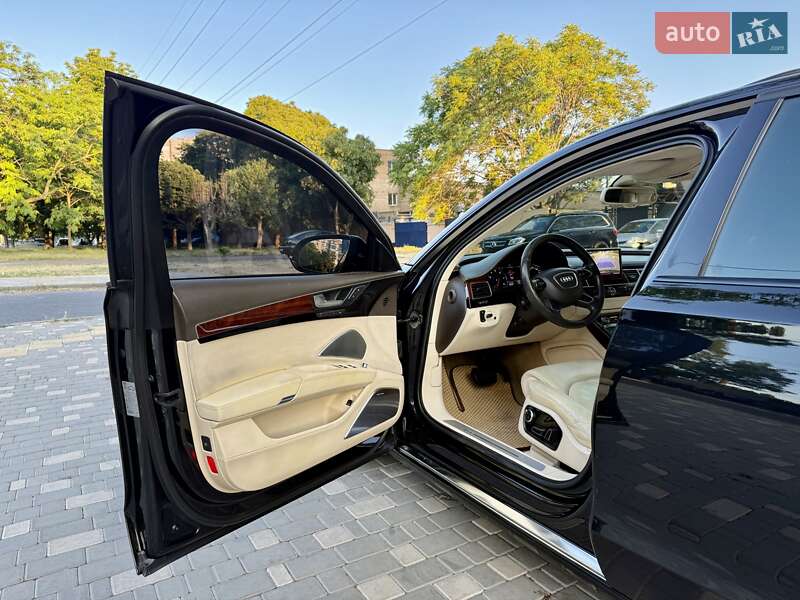 Седан Audi A8 2010 в Одесі