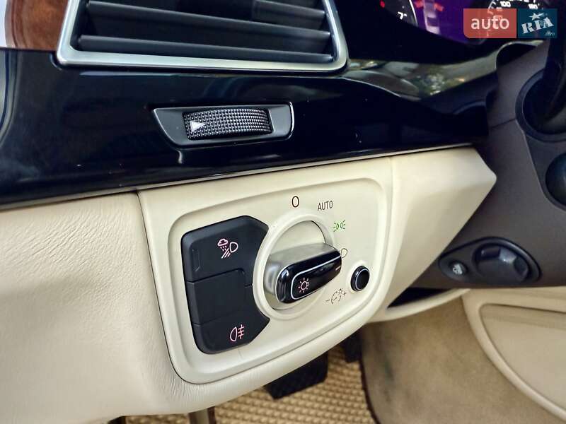 Седан Audi A8 2010 в Одесі