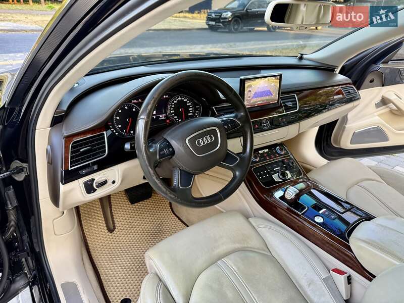 Седан Audi A8 2010 в Одесі