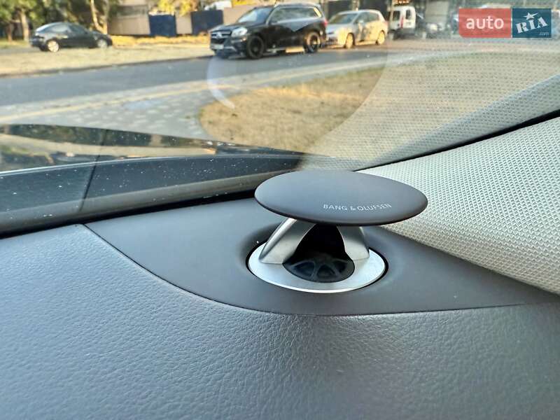 Седан Audi A8 2010 в Одесі